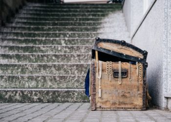 I soldi per tagliare le tasse e per dare lavoro a tutti ci sono. Se capiamo come funziona la moneta (anche senza uscire dall’euro)
