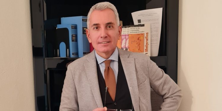Lenta, ingannevole e feroce è l’agonia della politica occidentale – di Lorenzo Tamos