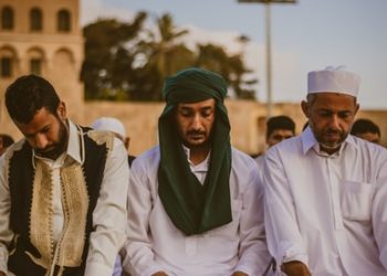 Che l’Italia faccia “il grande regalo” agli amici libici: li salvi dal colonialismo francese!