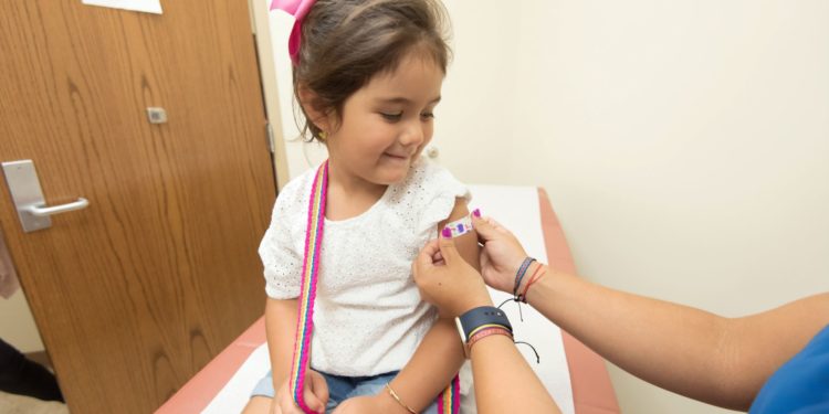 Un nuovo studio rileva che il vaccino contro il Covid-19 è responsabile del 98% dei casi di miocardite tra i bambini