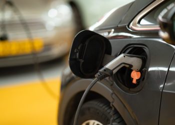 Prima comparazione auto elettrica vs diesel: chi costa di più nel 2022? (cfr. il Diesel al chilometro costa il 50% in meno)