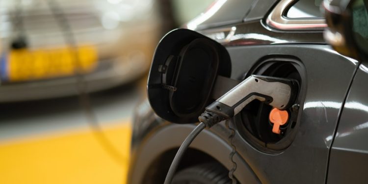Prima comparazione auto elettrica vs diesel: chi costa di più nel 2022? (cfr. il Diesel al chilometro costa il 50% in meno)