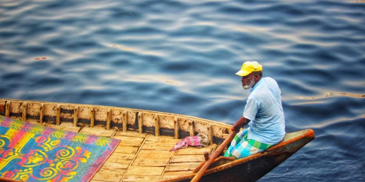 Lo strano caso degli immigrati del Bangladesh che arrivano dalla Libya verso l’Italia (trasferiti a Tripoli con soldi EU?)