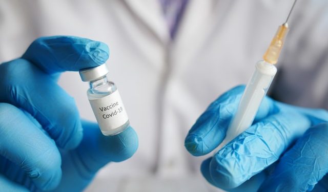 L’ISS non sa più come nascondere la strage di vaccinati