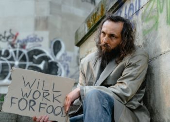 CRISI O PERCORSI ARTEFATTI?