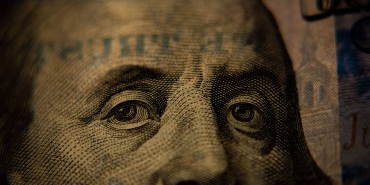 Il dollaro divora l’euro