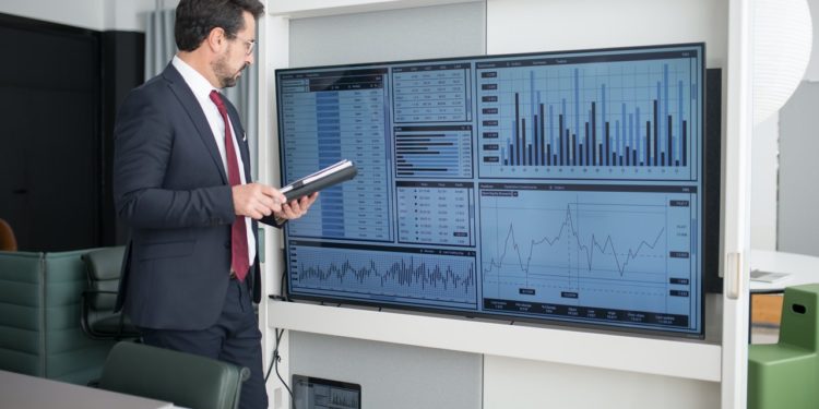 VIVIAMO IN UN PARADOSSO