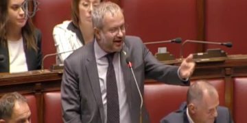 Lo strano caso di Como, dove i “traditi” dalla Lega-falsa sovranista rispondono a tono: Claudio Borghi (detto Aquilini), 77 voti. Un trionfo!