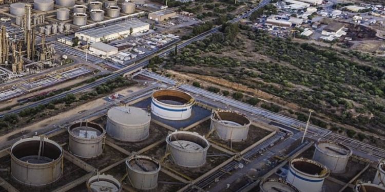 La fortuna di questi tempi ad avere la più grande raffineria del Mediterraneo in Italia