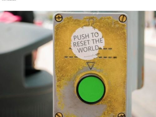 I giovani italiani disillusi dall’assenza di opportunità e di meritocrazia e la tecnica dei Khmer rossi, come protesta: l’Italia verrà affondata