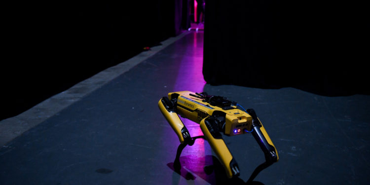 I governi controllati dall’élite stanno costruendo in tutta fretta armi robotiche autonome perché sanno che i loro giorni sono contati