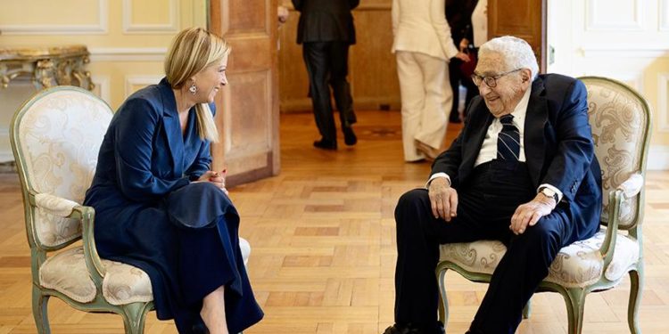 Per quale folle ragione in EU si annientano salvifici trade surplus con gli USA con enormi e suicidari trade deficit con la Cina?