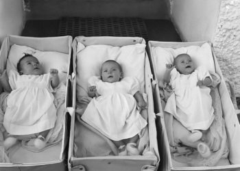 Proposta per aumentare di 1 milione le nascite di ITALIANI in 5 anni: usare le sovvenzioni oggi date ai migranti come bonus bebè per i residenti!