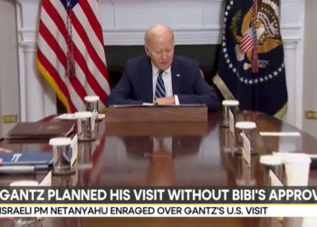 Il rivale dell’opposizione Benny Gantz sbeffeggia Nataniahu e va in USA senza comunicarlo al Premier israeliano