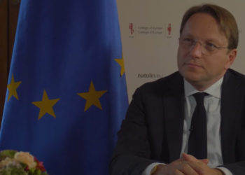 L’EU vuole la guerra in Europa: il commissario EU Oliver Varhelyi minaccia il premier Giorgiano di fare la tragica fine di Robert Fico
