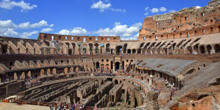 Panem et Circenses: nel silenzio generale l’America salva il calcio italiano, altrimenti in decomposizione (per volere di Londra e Parigi)