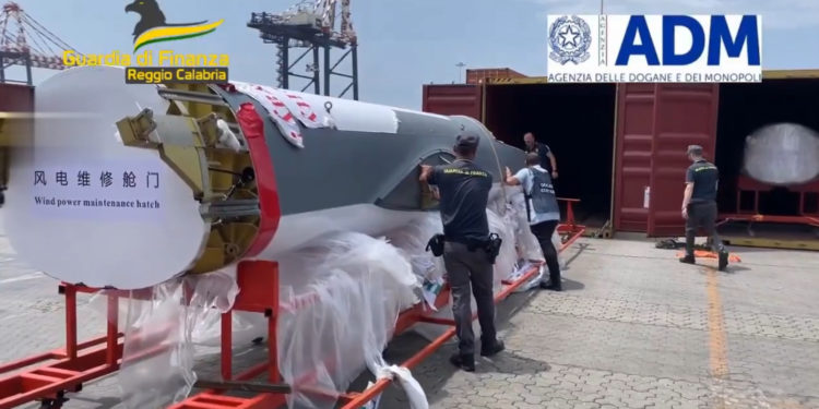 Armi cinesi sequestrate in Calabria. E in USA il mortifero fentanil cinese: cosa sta succedendo?