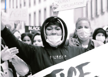 In Francia termina la democrazia: vince il voto per delega di Macron, in Italia è reato…