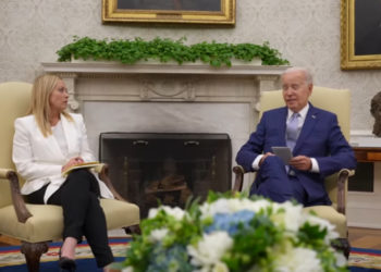 L’ultimo disperato attacco di Parigi e Berlino contro l’Italia americana (le Quinte Colonne pro EU/Renzusconi sono All In)