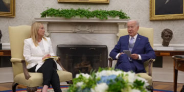 L’ultimo disperato attacco di Parigi e Berlino contro l’Italia americana (le Quinte Colonne pro EU/Renzusconi sono All In)