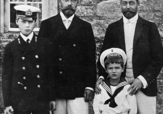 L’Europa (che si legge Davos) vuole mandare in guerra in Ucraina i cinquantenni, occhio a criticare Trump