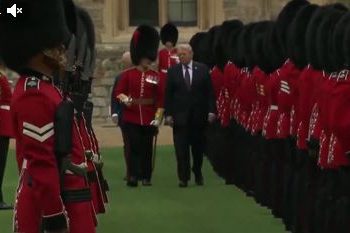 Londra si sta preparando alla dichiarazione di Resa agli USA, precisamente a 250 anni dall’Indipendenza Americana?