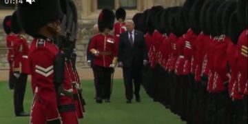 Londra si sta preparando alla dichiarazione di Resa agli USA, precisamente a 250 anni dall’Indipendenza Americana?