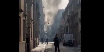 Incredibilmente nessun giornale italiano ha detto dell’auto bomba esplosa vicino alla sede del Premier francese a Parigi
