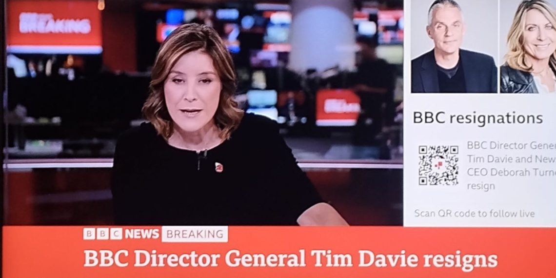 La BBC scricchiola: dimissioni “di forza” del direttore T. Davie per aver creato una sorta di fake news anti-Trump nel 2021 (via omissioni)!