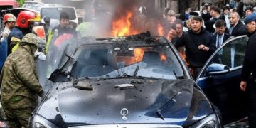 Per boicottare la pace in Ucraina, il duo Parigi-Londra si prepara ad un omicidio-false flag di Zelensky dando la colpa a Mosca o Washington?