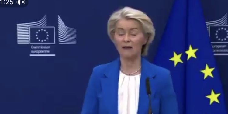 L’Europa scientemente punta a distruggere il benessere del proprio popolo dando la colpa agli USA di Trump