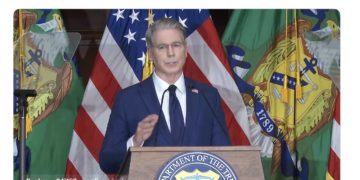 Il ministro del Tesoro USA Bessent ci ricorda come sono stati sconfitti i nazisti: prima di tutto, toccali nel portafoglio…
