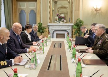 Il ministro Crosetto ammette che il governo sta andando contro l’opinione pubblica (una rarità!)